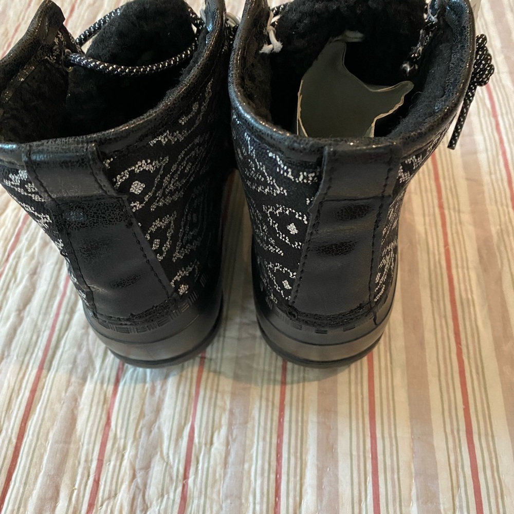 NWT Justice Girls black silver Sherpa lined rubber Rain-Snow Boots size-3